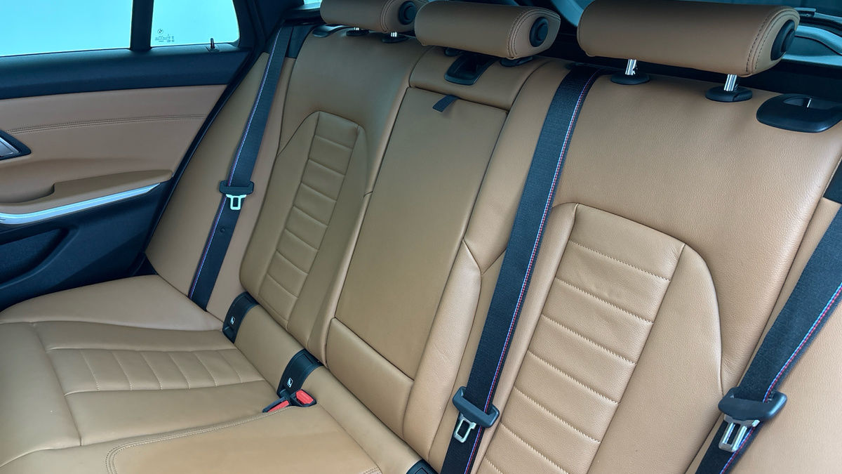 BMW 3 Series Image 8