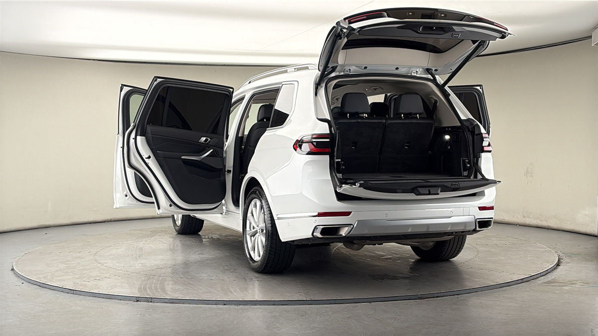 More views of BMW X7