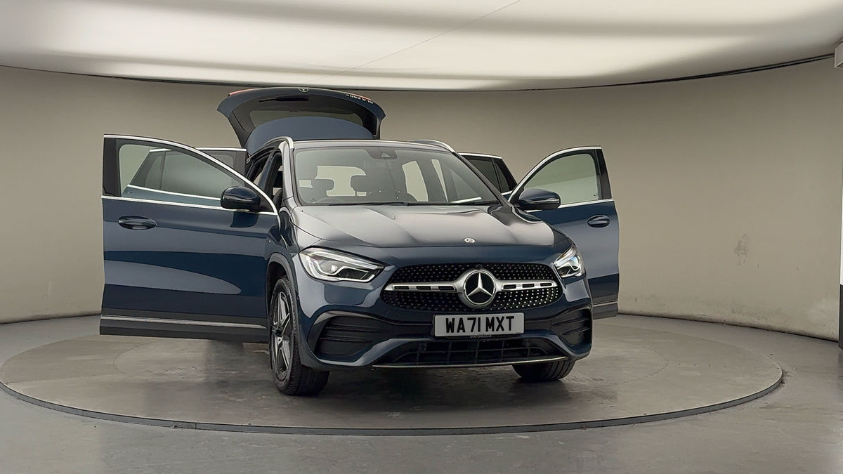 More views of Mercedes-Benz GLA