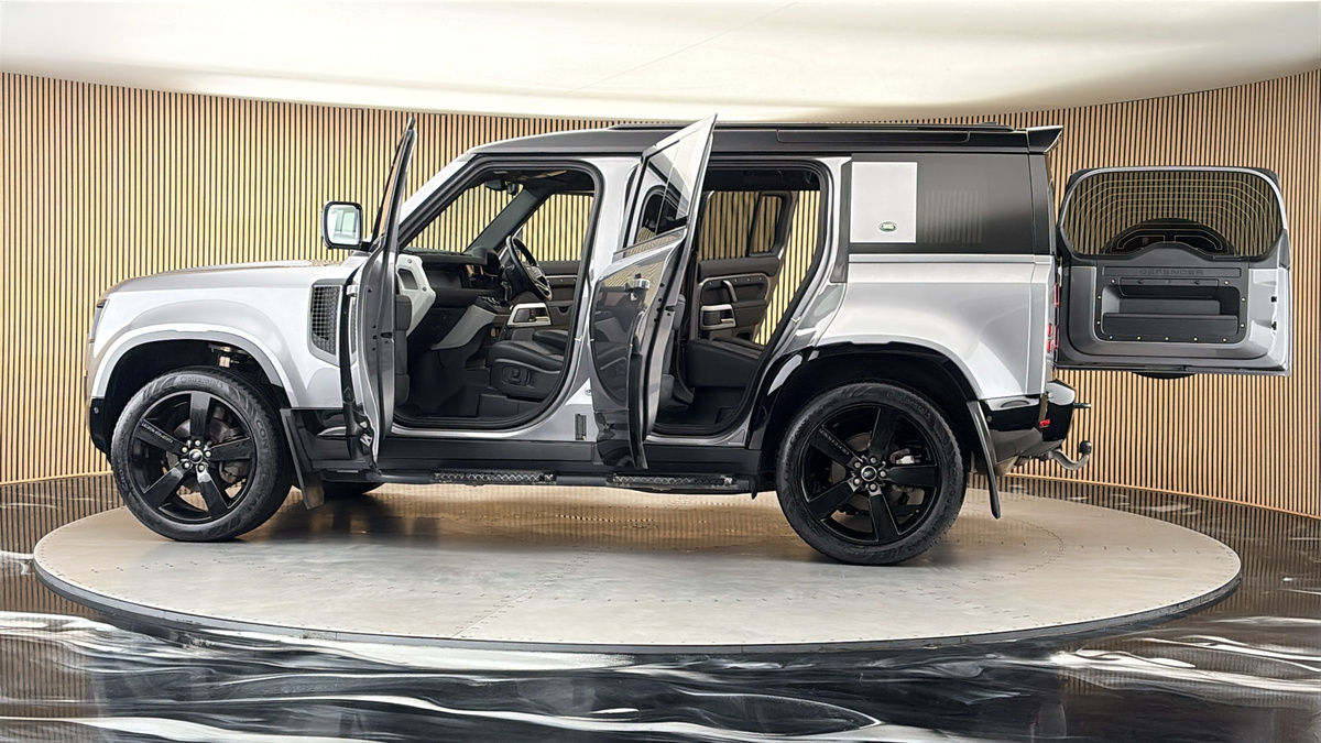 More views of Land Rover Defender 110