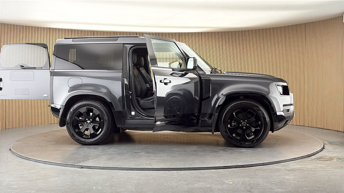 More views of Land Rover Defender 90