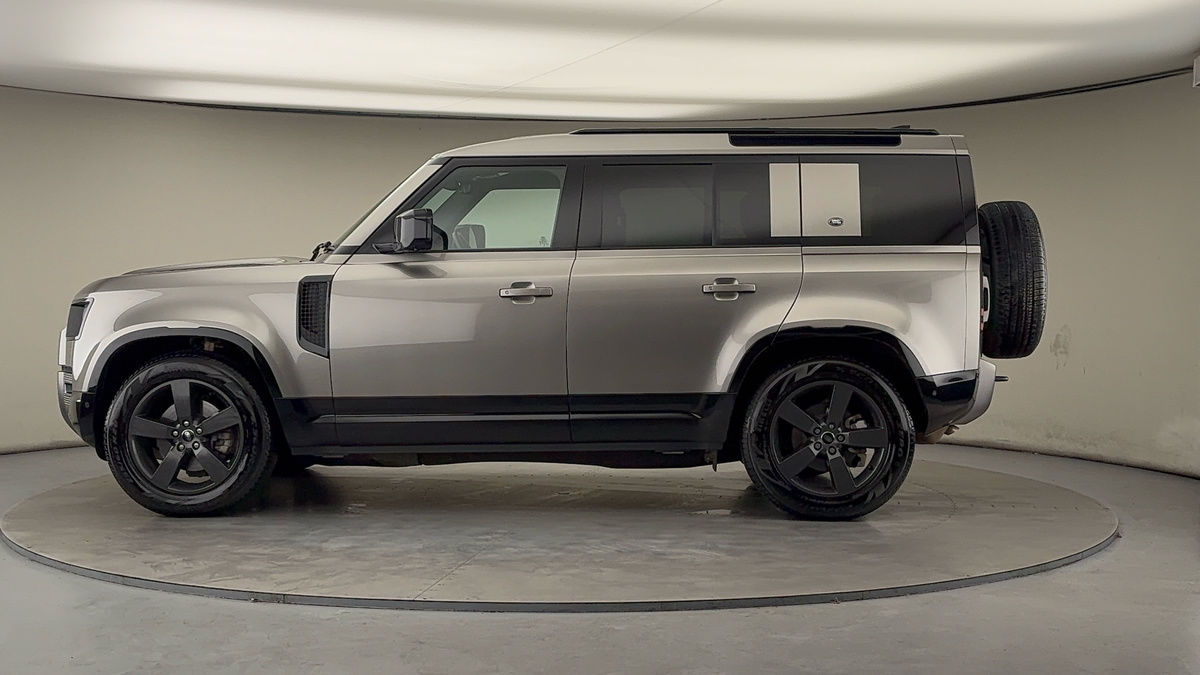 Land Rover Defender 110 Image 15