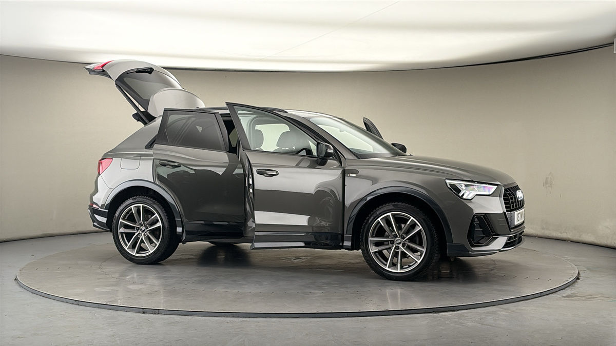 More views of Audi Q3