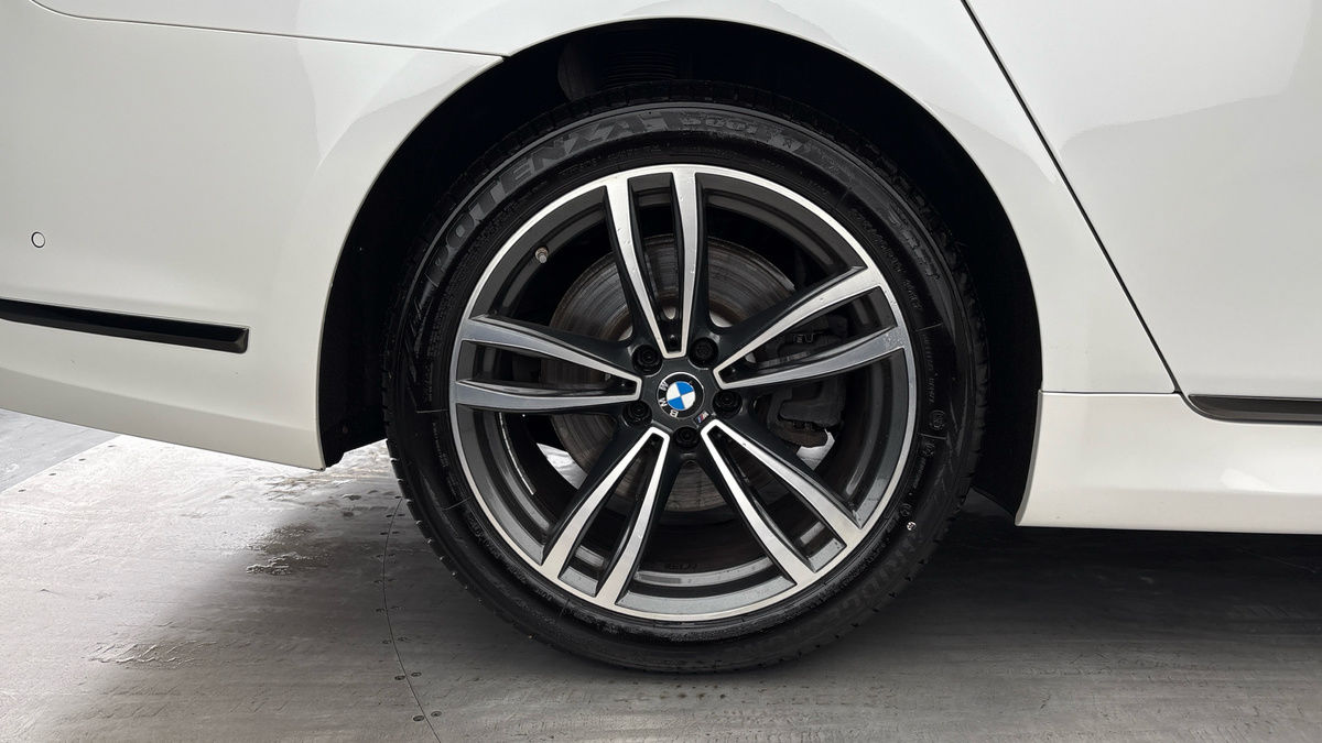 BMW 7 Series Image 10