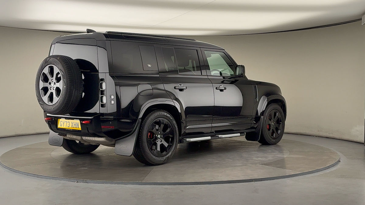 Land Rover Defender 110 Image 21