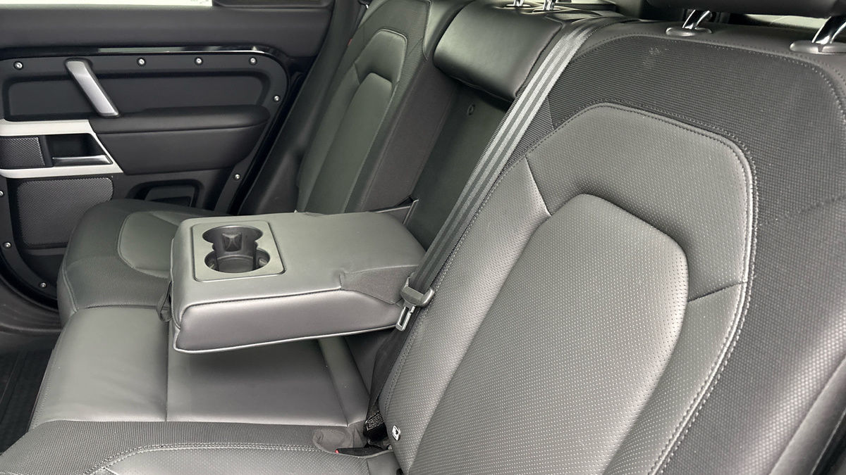 Land Rover Defender 110 Image 9