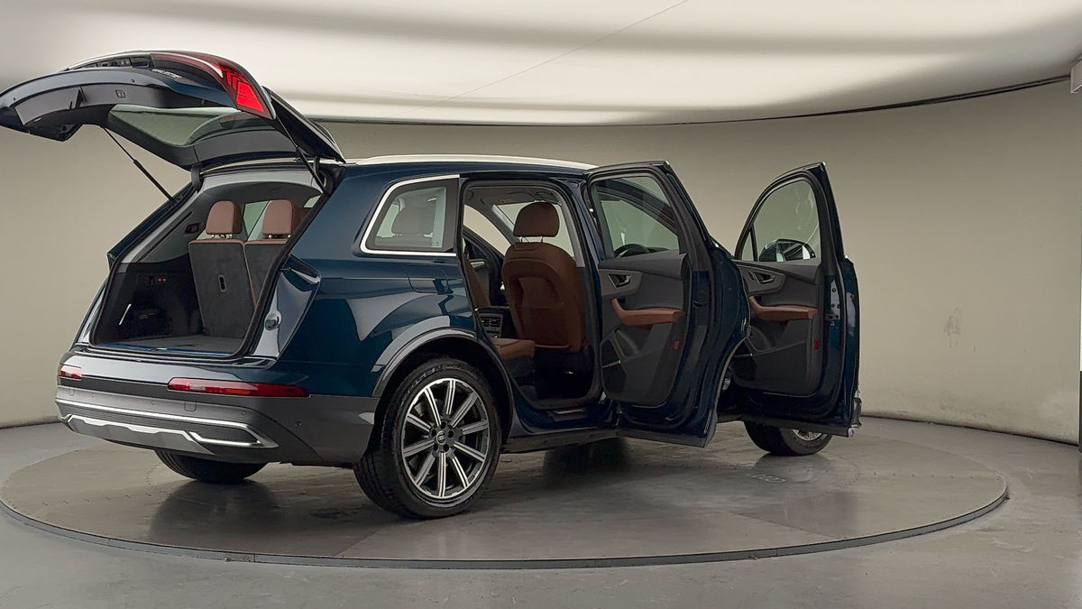 More views of Audi Q7