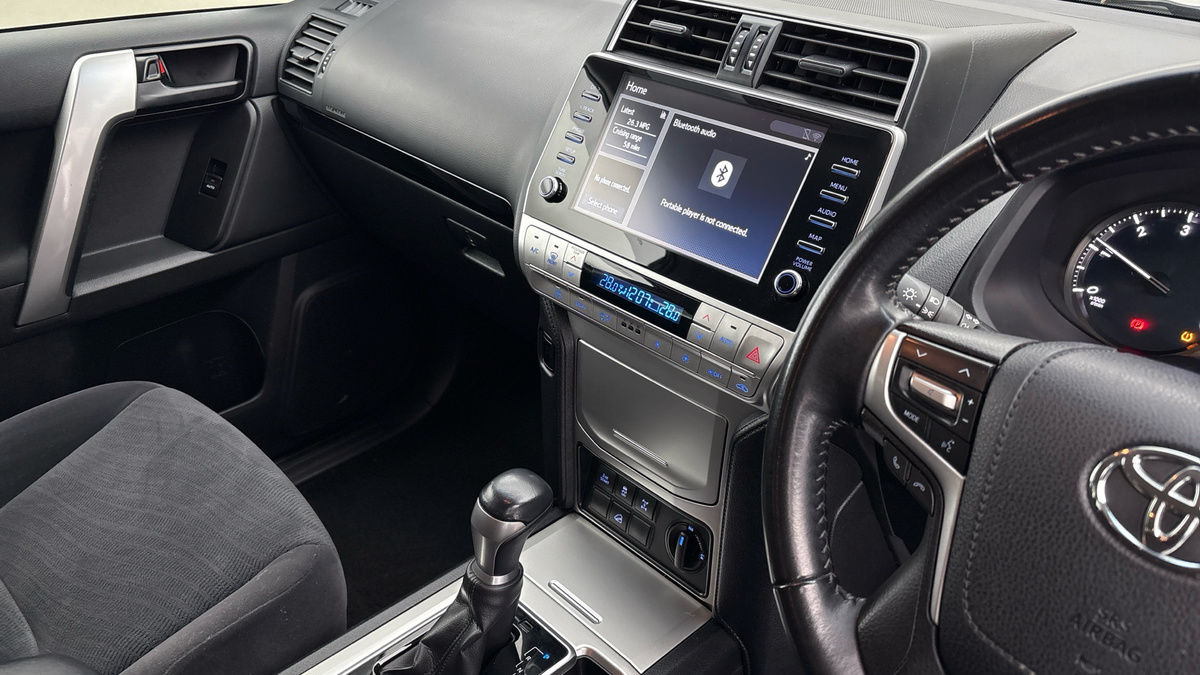 Toyota Land Cruiser Image 18