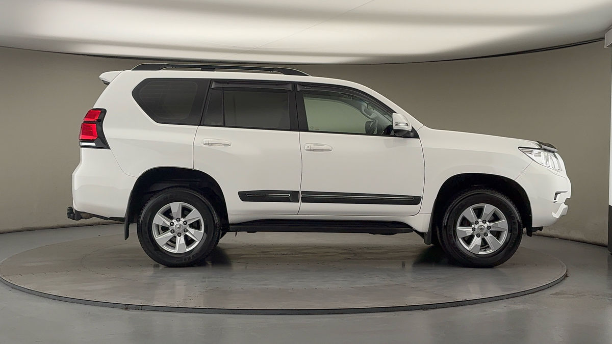 Toyota Land Cruiser Image 16