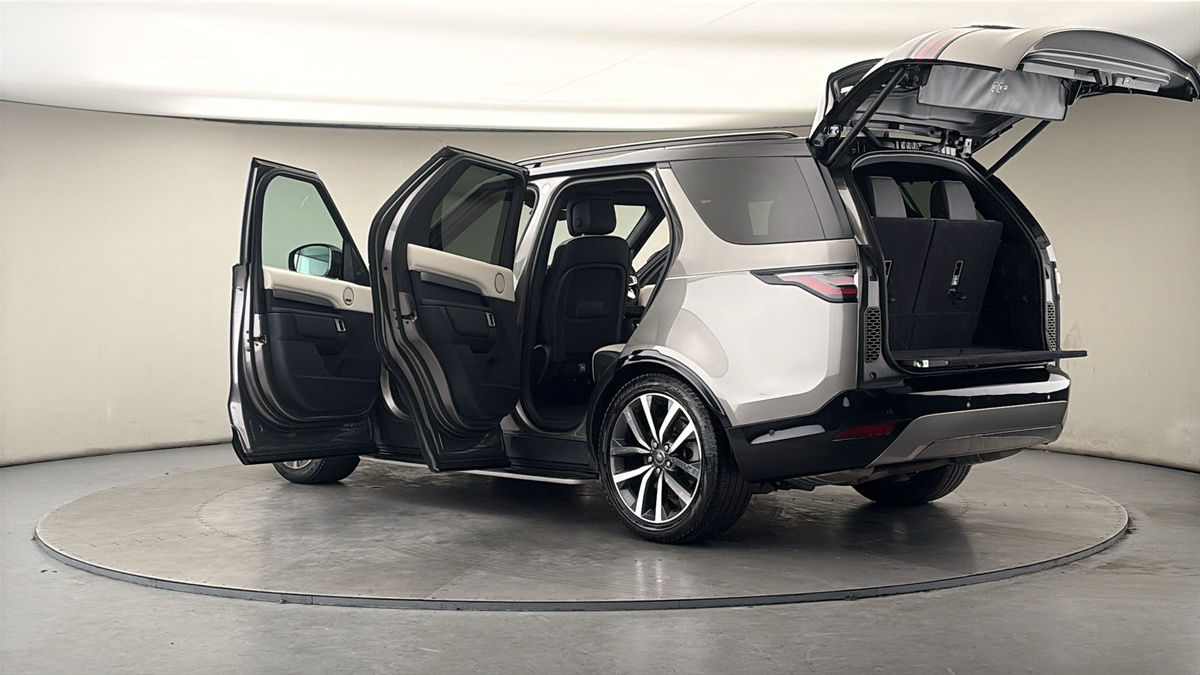 More views of Land Rover Discovery