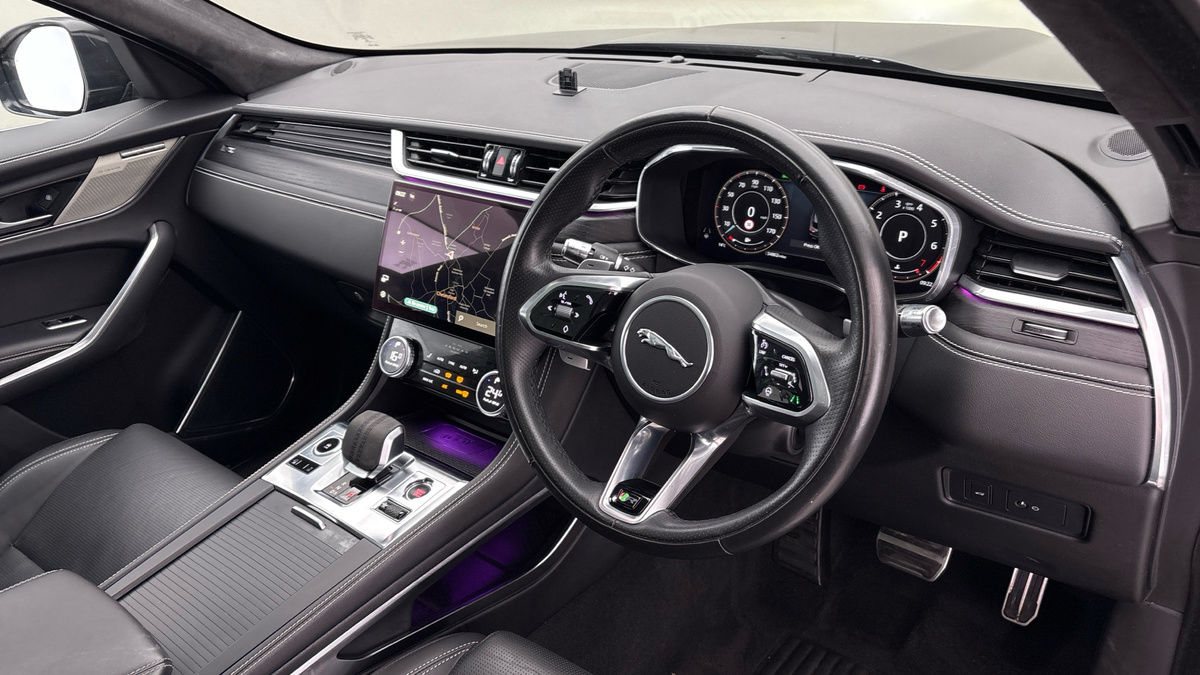 Jaguar F-PACE Image 5