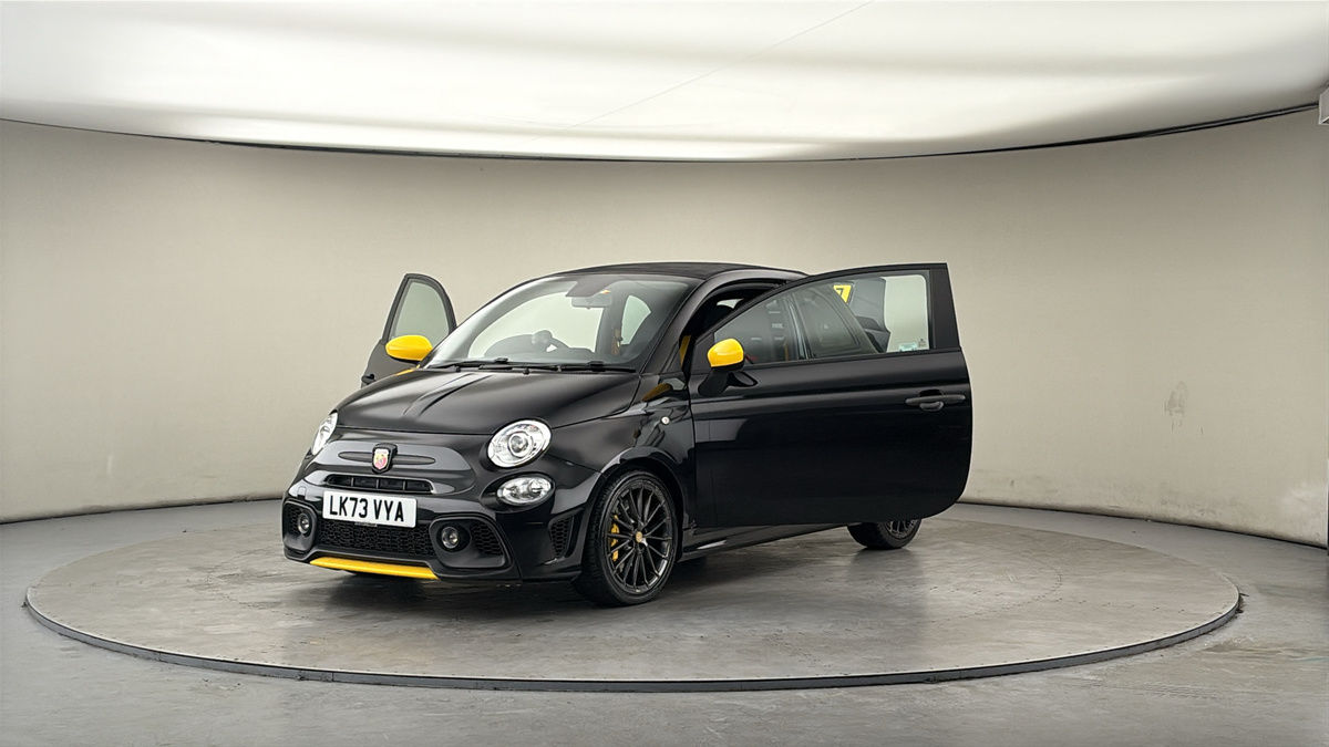 Abarth 695C Image 22