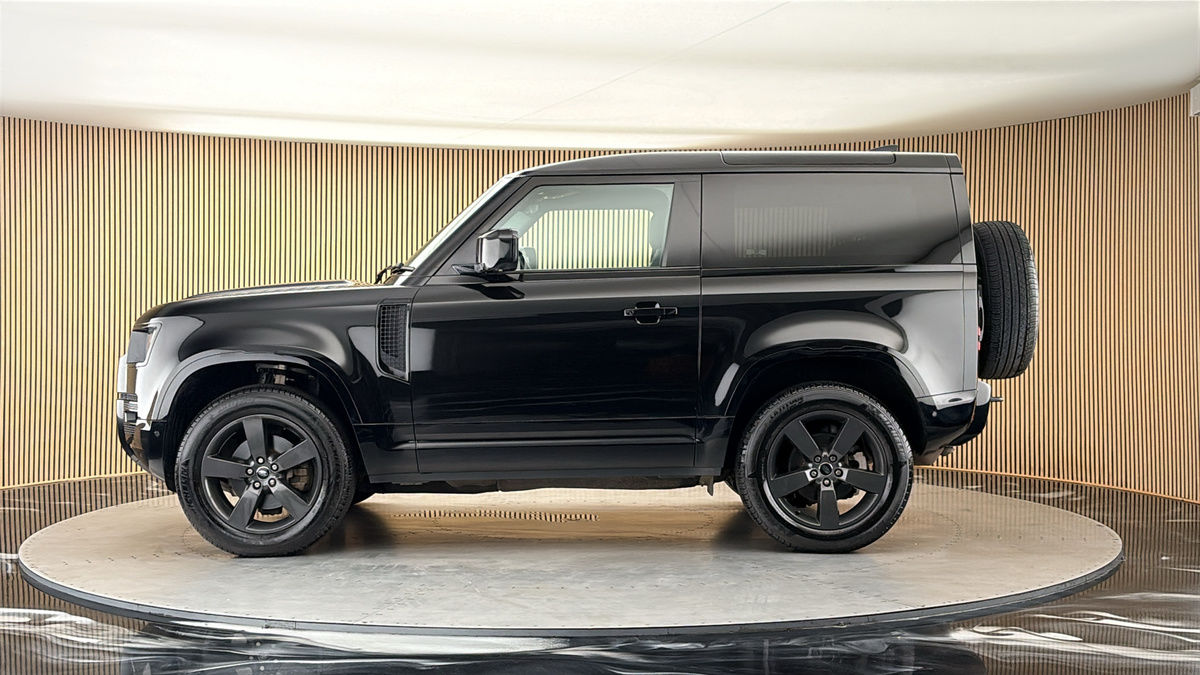 Land Rover Defender 90 Image 15