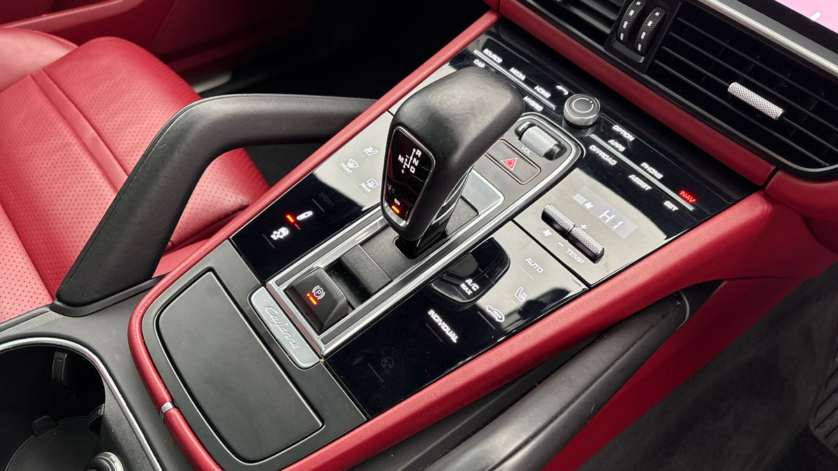 Porsche Cayenne Image 18