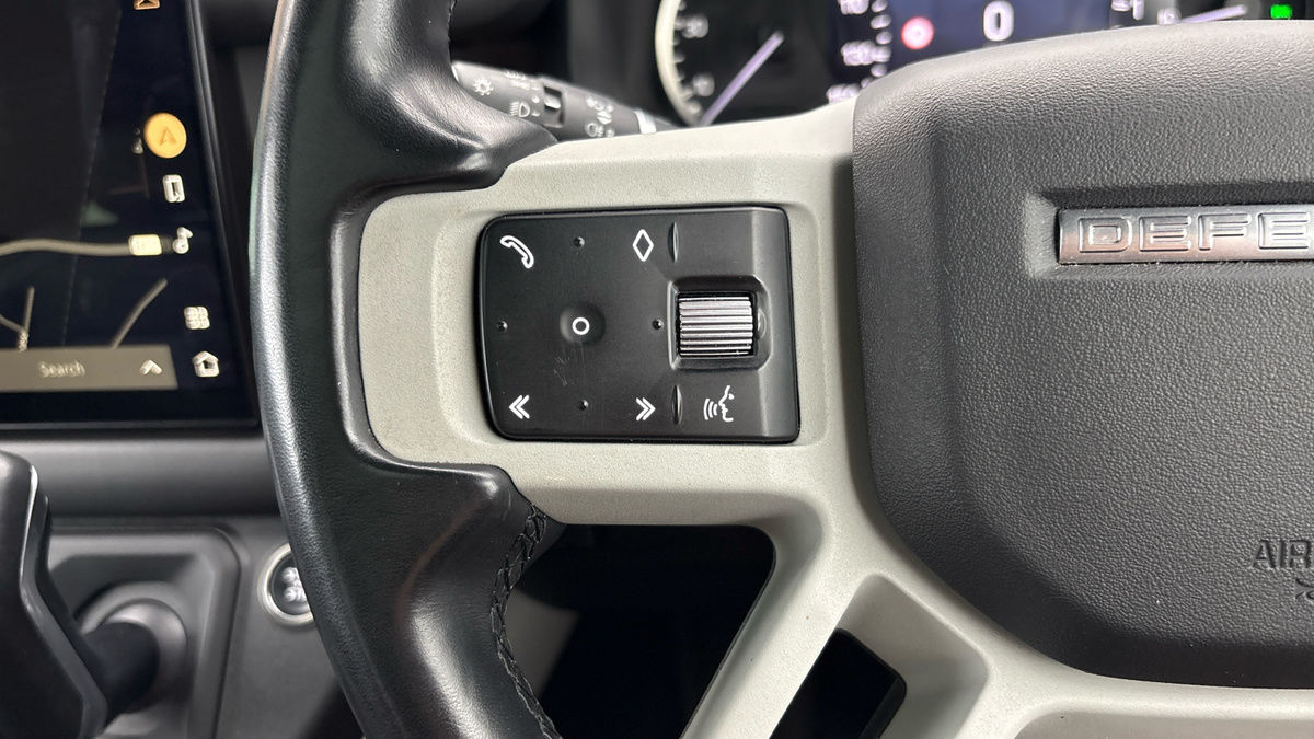 Land Rover Defender 90 Image 13