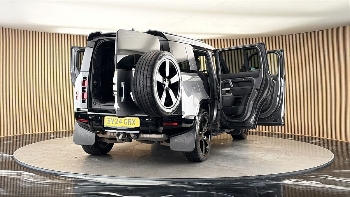 More views of Land Rover Defender 110