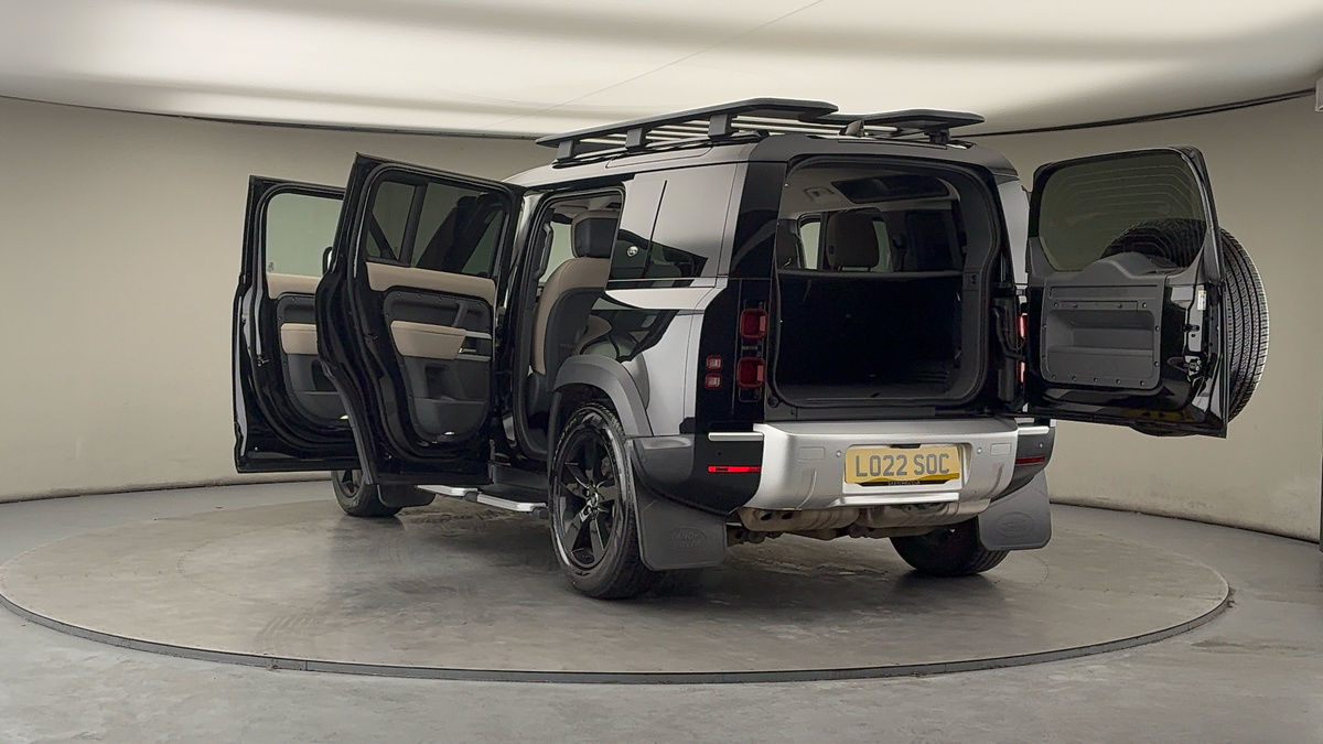 Land Rover Defender 110 Image 23