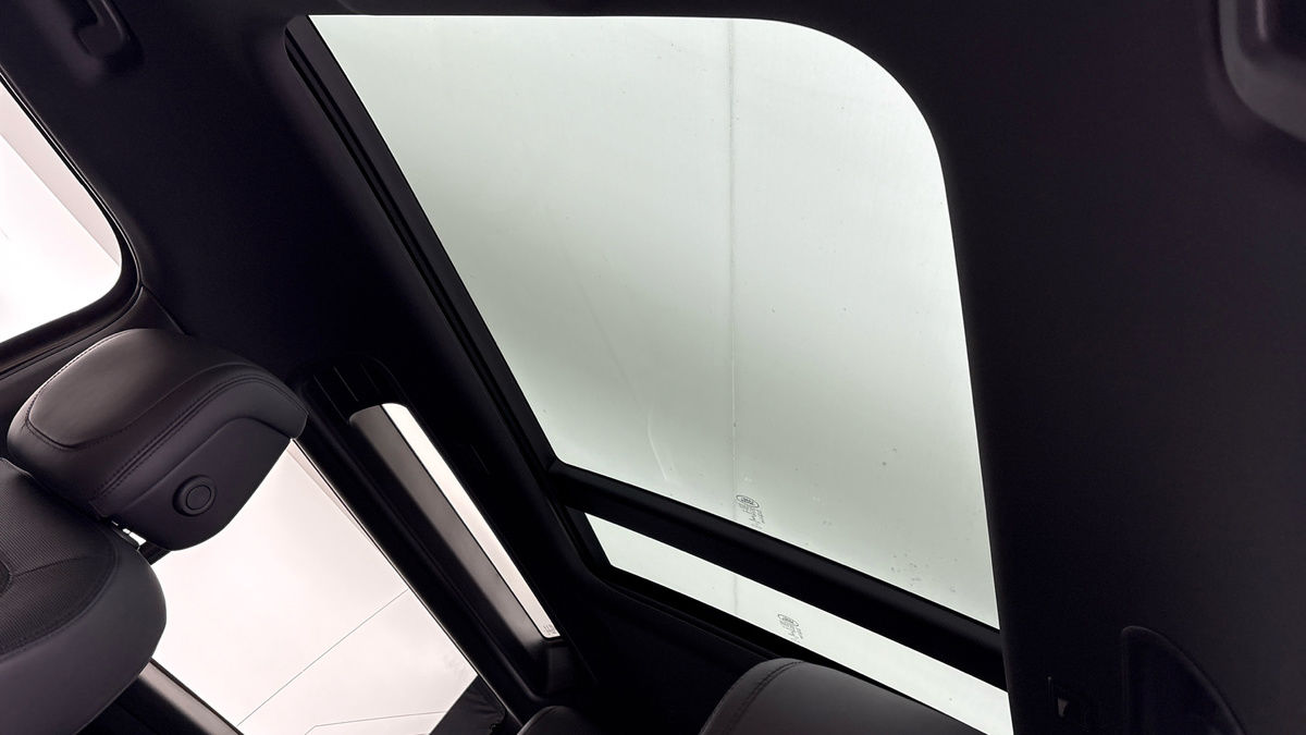 Land Rover Defender 90 Image 6