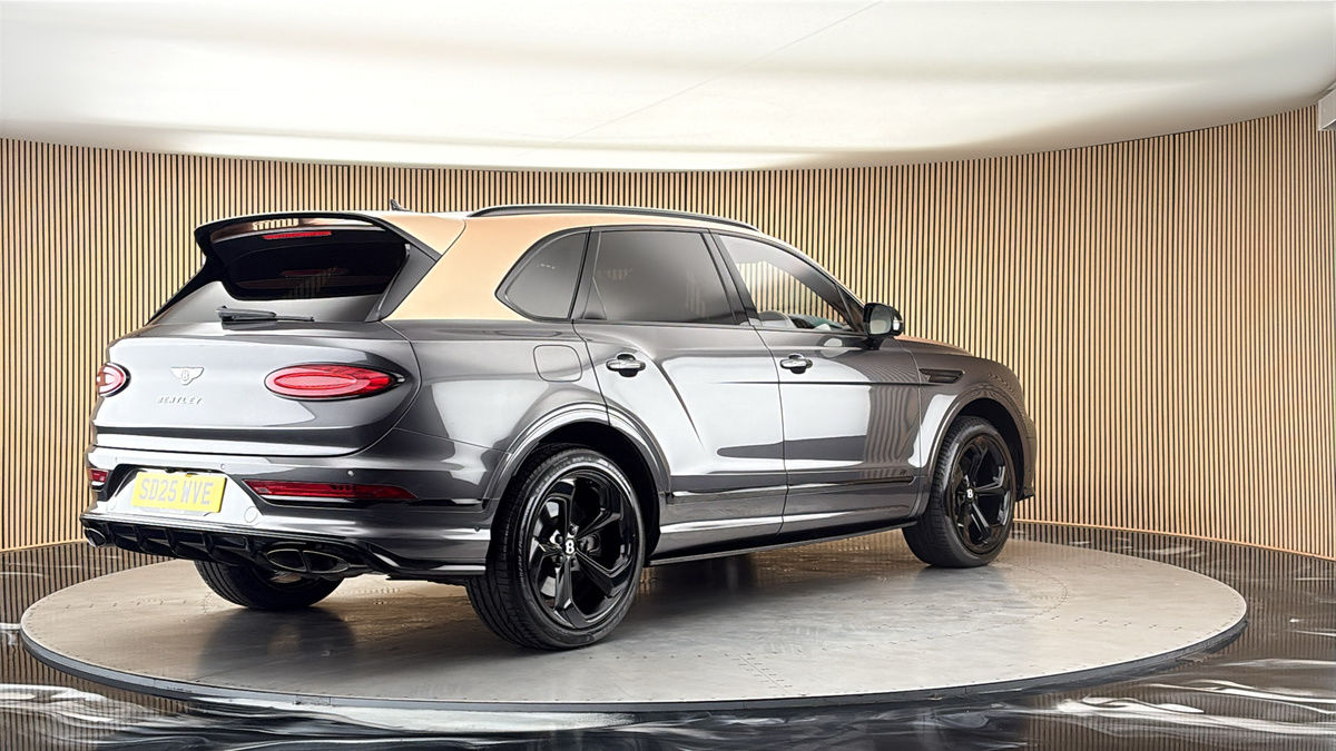 Bentley Bentayga Image 21