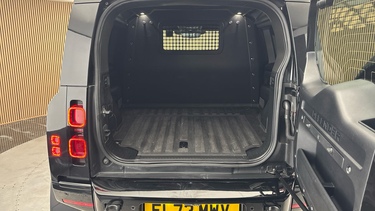 Land Rover Defender 90 Image 11