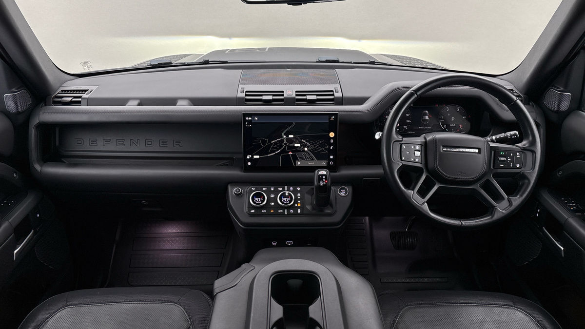 Land Rover Defender 110 Image 12