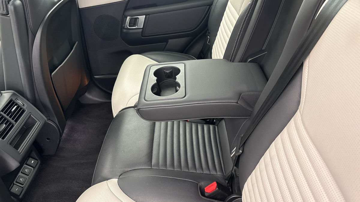 Land Rover Discovery Image 9