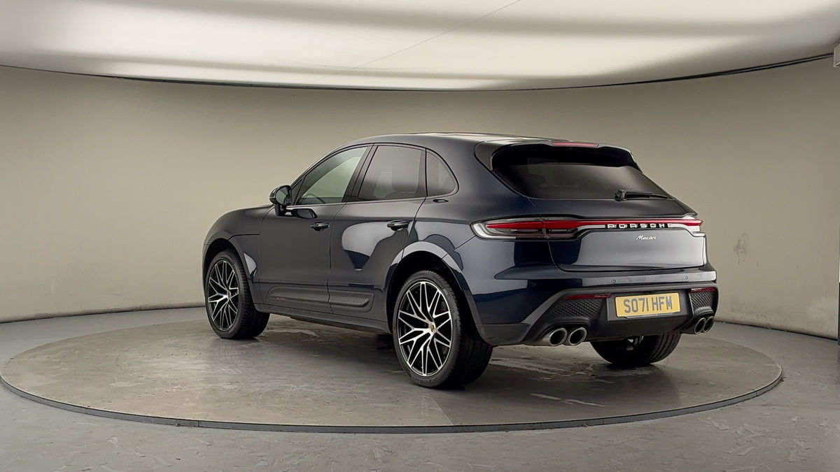 Porsche Macan Image 2
