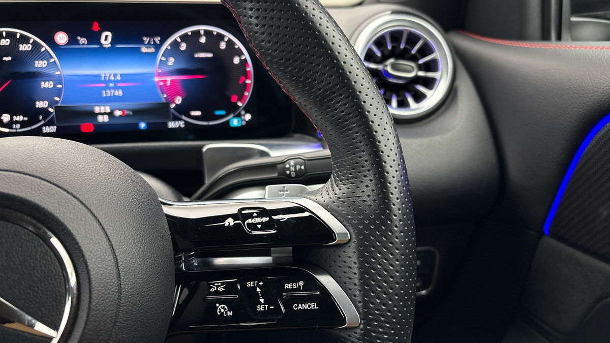 Mercedes-Benz GLB Image 14