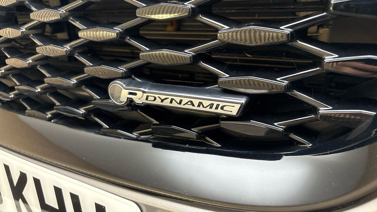 Jaguar E-PACE Image 30
