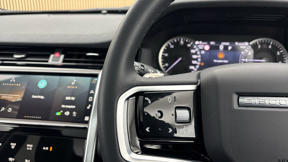 Land Rover Discovery Sport Image 13