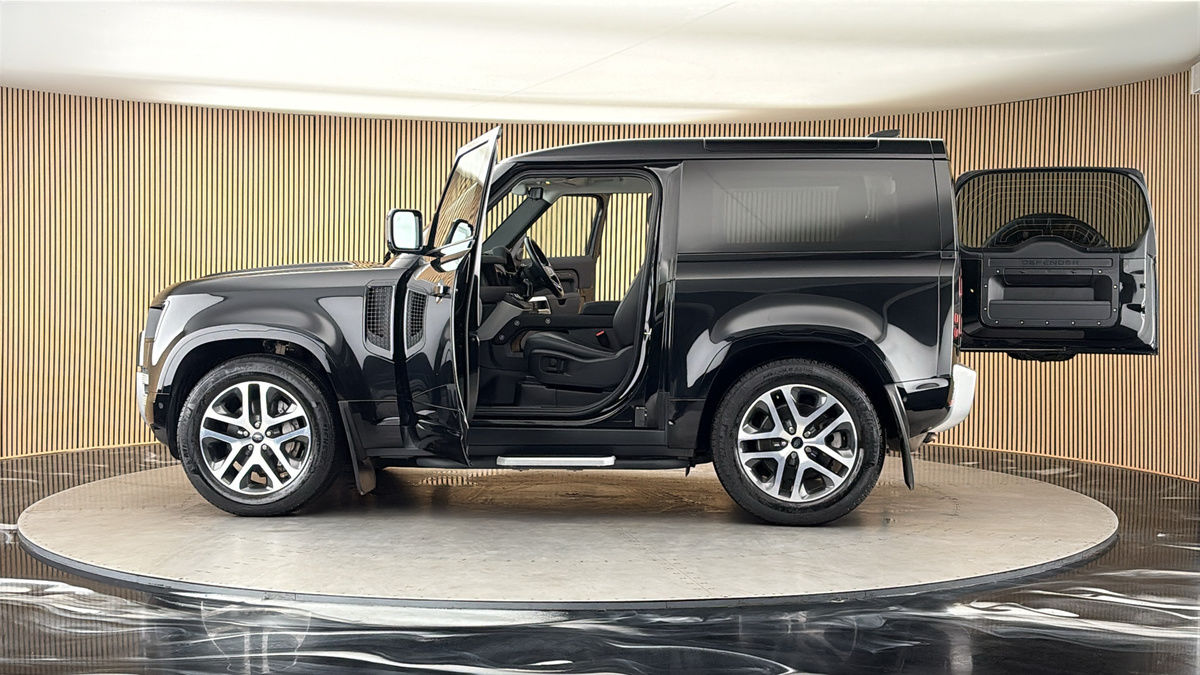 More views of Land Rover Defender 90