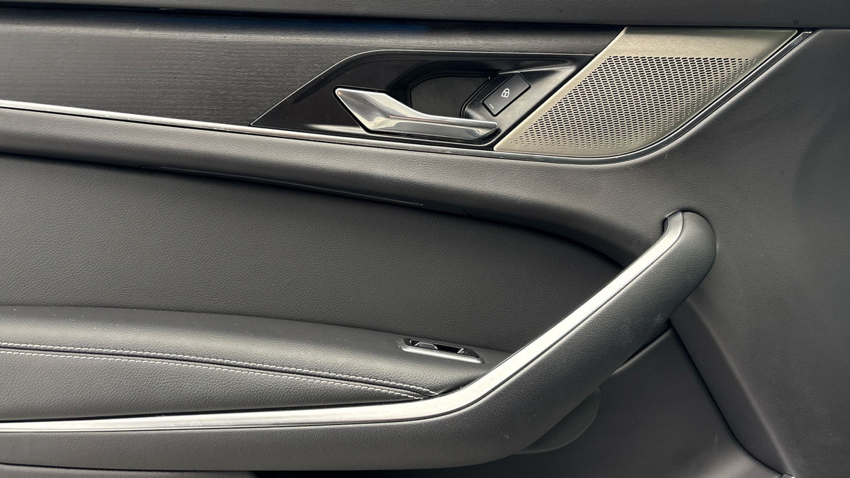 Jaguar F-PACE Image 19