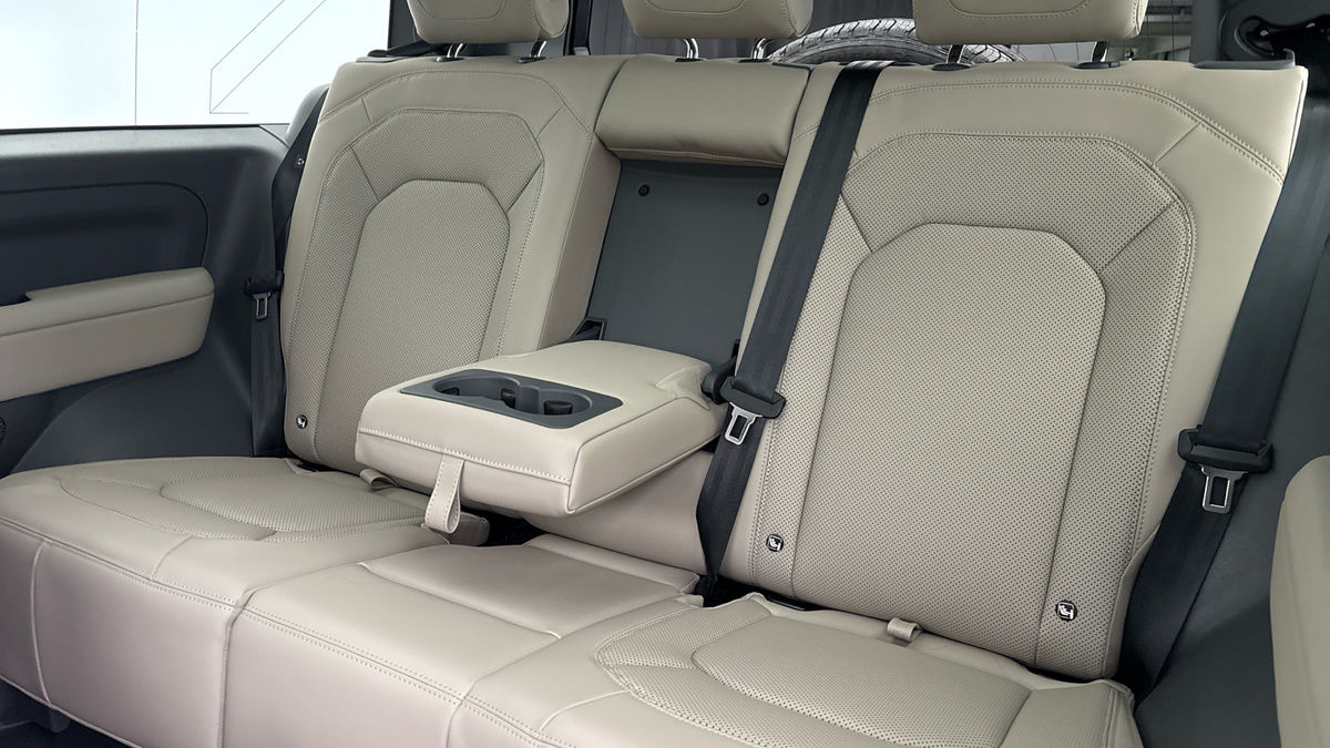 Land Rover Defender 90 Image 9