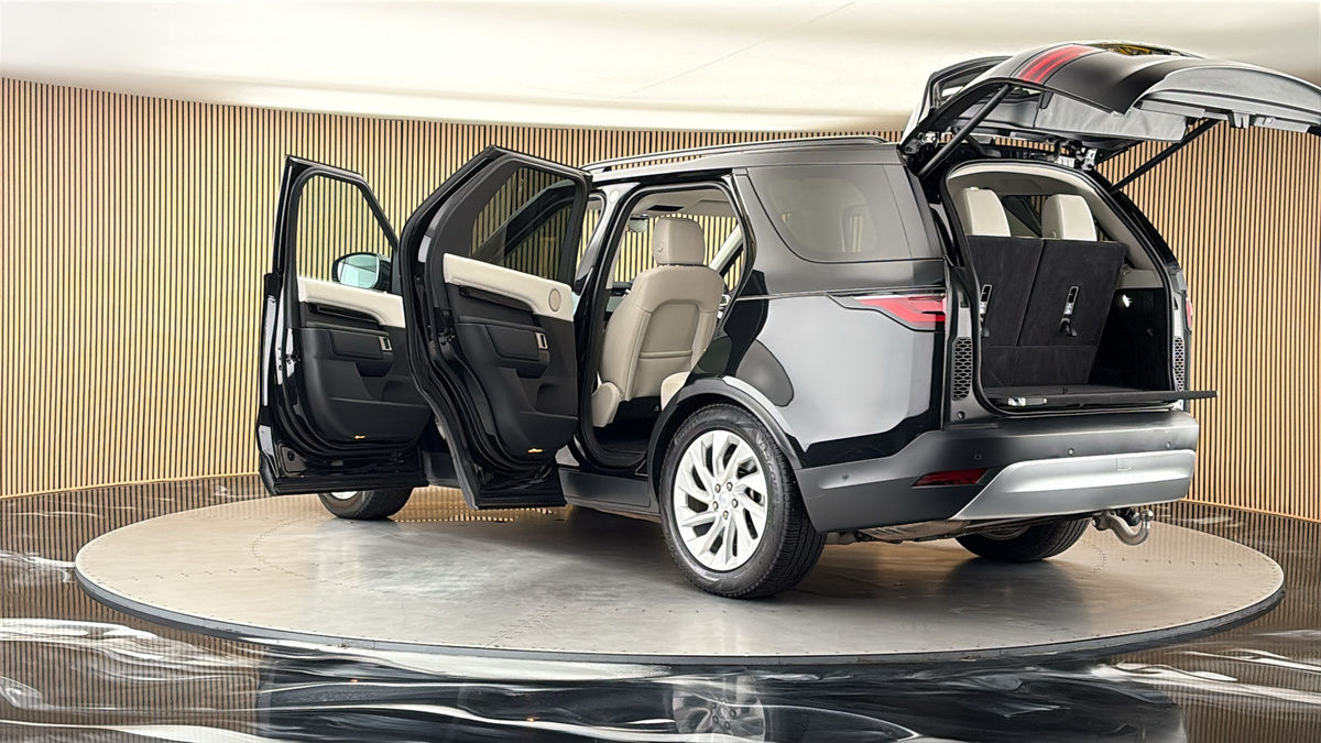 More views of Land Rover Discovery