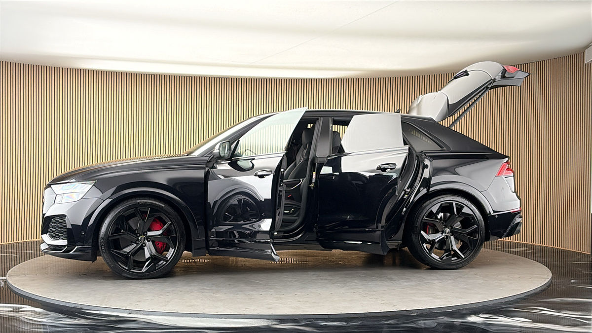 More views of Audi RSQ8