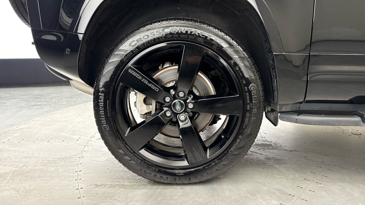 Land Rover Defender 90 Image 10