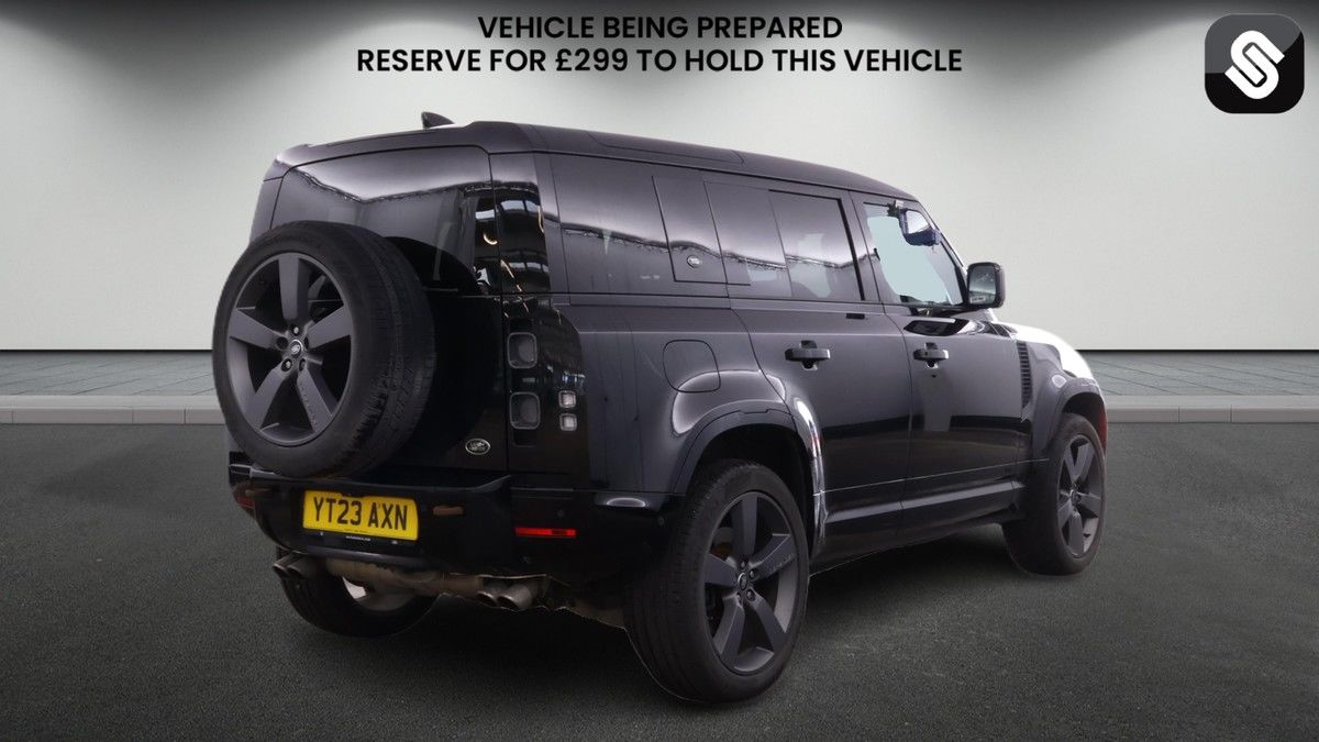 Land Rover Defender 110 Image 4