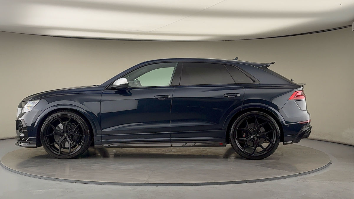 Audi RSQ8 Urban Image 9
