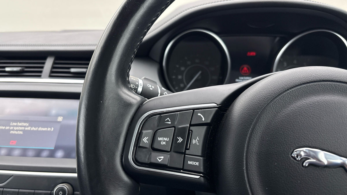 Jaguar E-PACE Image 13