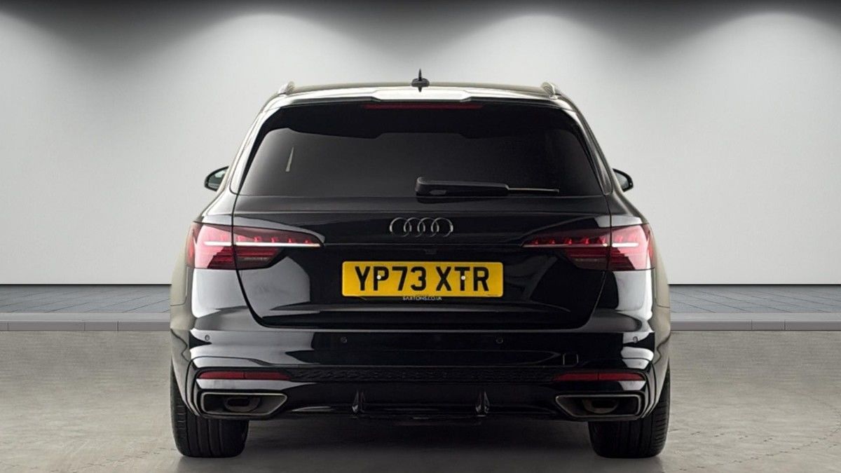 Audi A4 Avant Image 4