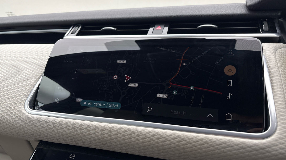 Land Rover Range Rover Velar Image 17