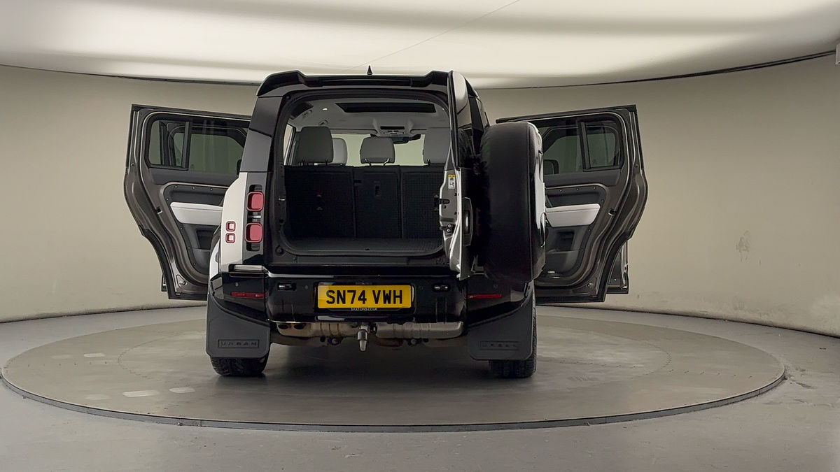 More views of Land Rover Defender 110