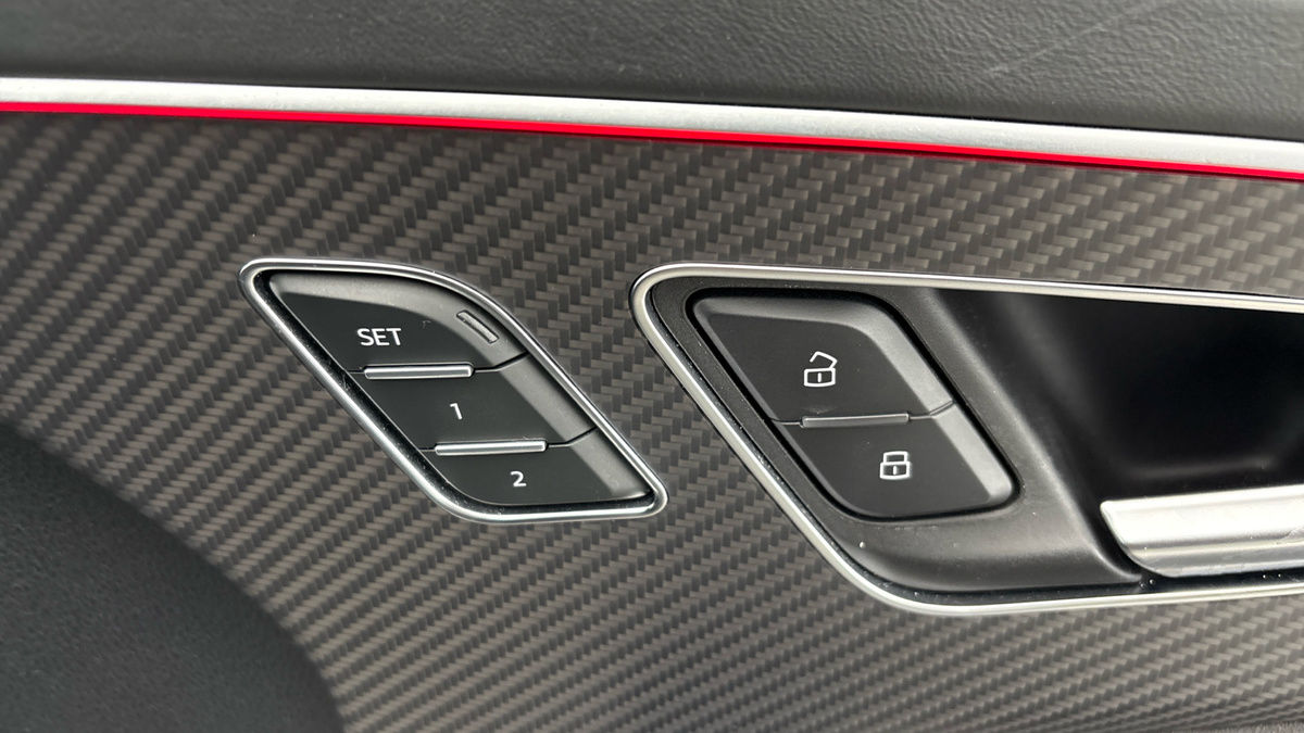 Audi RSQ8 Image 28