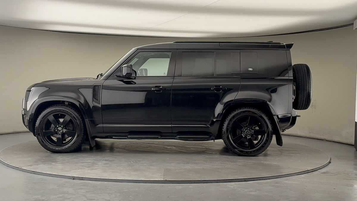 Land Rover Defender 110 Image 15