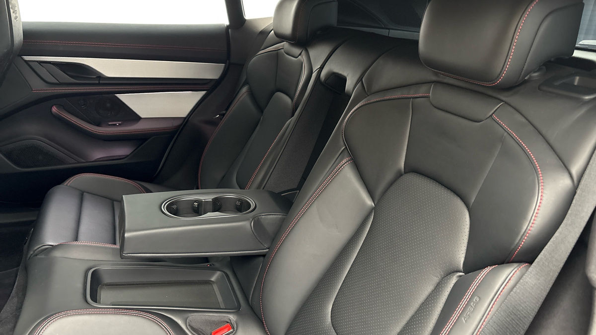 Porsche Taycan Image 9