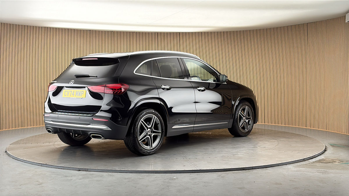 Mercedes-Benz GLA Image 21