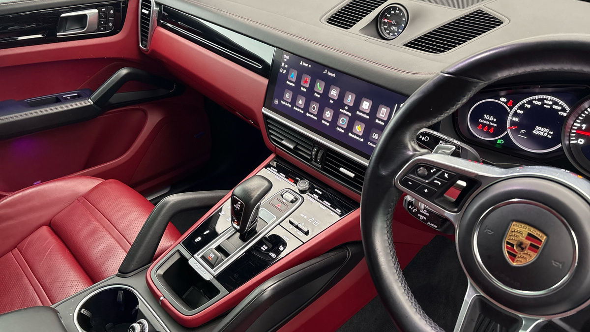 Porsche Cayenne Image 18