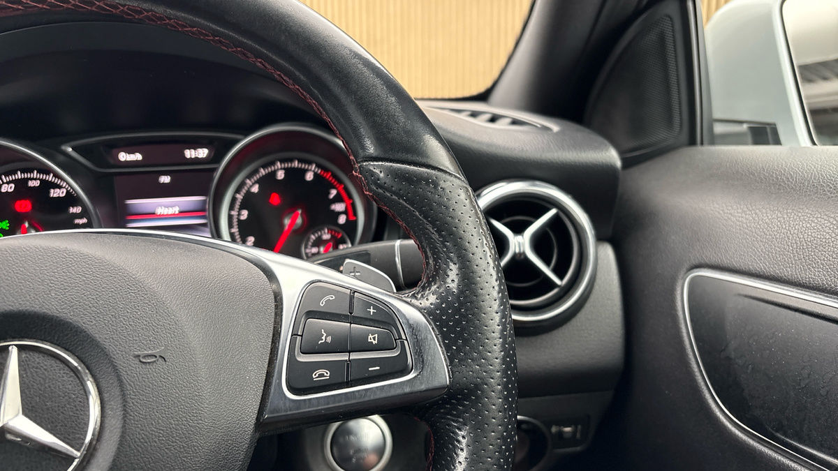 Mercedes-Benz GLA Image 14