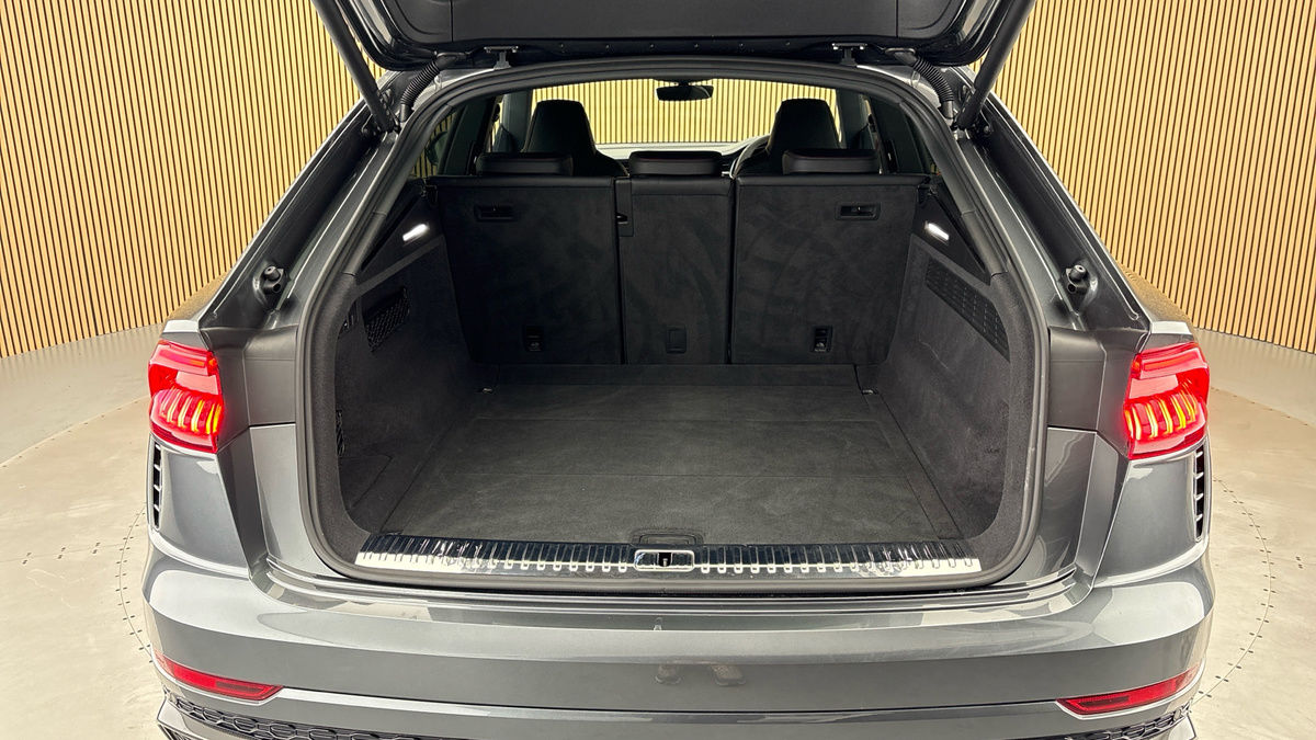 Audi RSQ8 Image 11