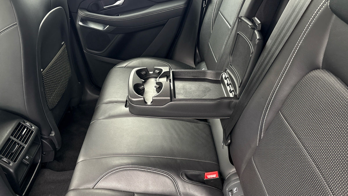 Jaguar E-PACE Image 9